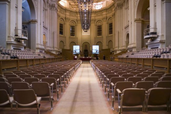 LA PAVIMENTAZIONE DELL’AULA MAGNA SANTA LUCIA TORNA A NUOVA VITA CON LE VERNICI IGNIFUGHE FIREWALL