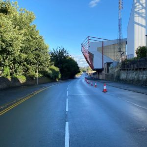 Vista dall'esterno, lungo la strada, dello stadio da calcio del Bradford City, nel Regno Unito