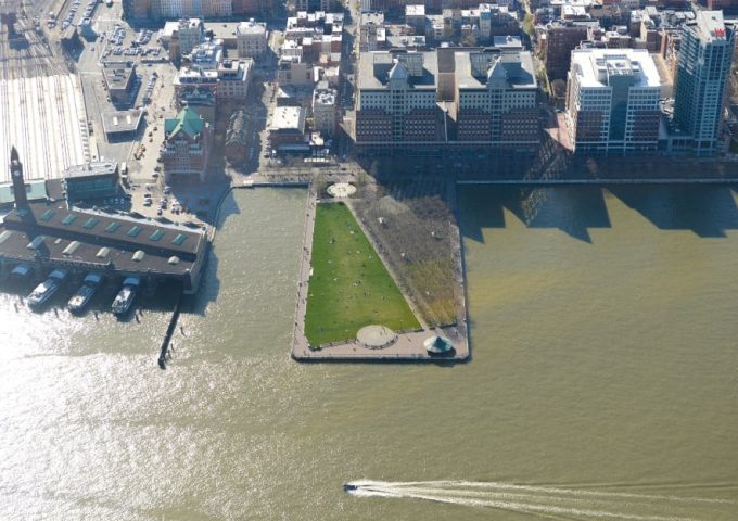 Vista dall'alto del porto di Hoboken, New Jersey, sul fiume Hudson
