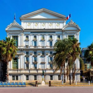 Vista della facciata anteriore del Teatro dell'Opera di Nizza