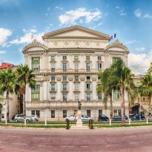 Panorama di Nizza con al centro il Teatro dell'Opera