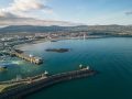 Vista dall'alto dell'area costiera della città di Douglas, capitale dell'Isola di Man, nel Regno Unito