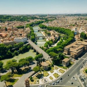 Vista aerea di Roma, con il fiume Tevere al centro