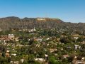 Panorama dell'area di Los Angeles con la scritta “Hollywood” sulle colline